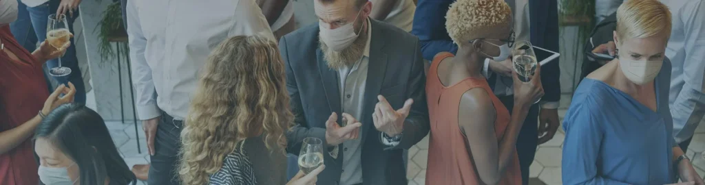 Personnes à un événement d'entreprise